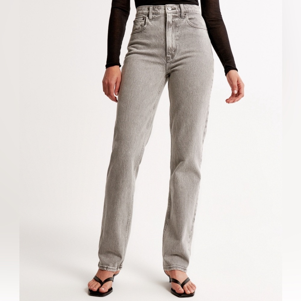 NWT!! Abercrombie & Fitch Ultra High Rise 90s Straight Jean